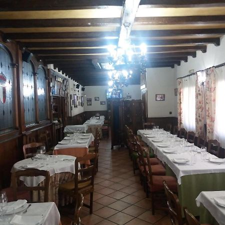 Hostal Los Galgos Yepes Exterior foto